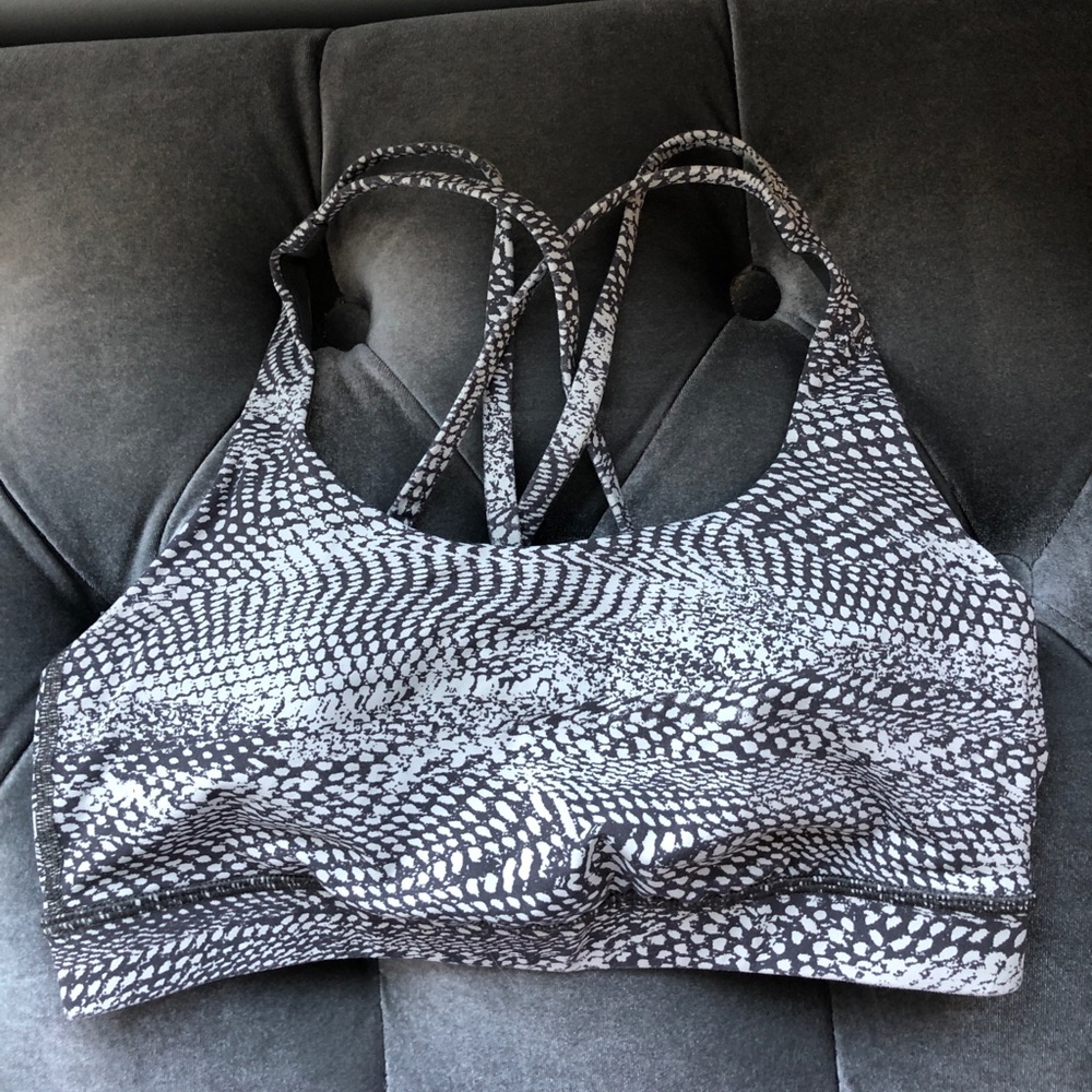 Lululemon sports bra size 6